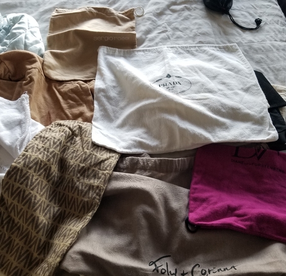 huge lot of designer Dust bags Prada, Bvlgari Louis Vuitton, Burberry etc - Picture 14 of 16